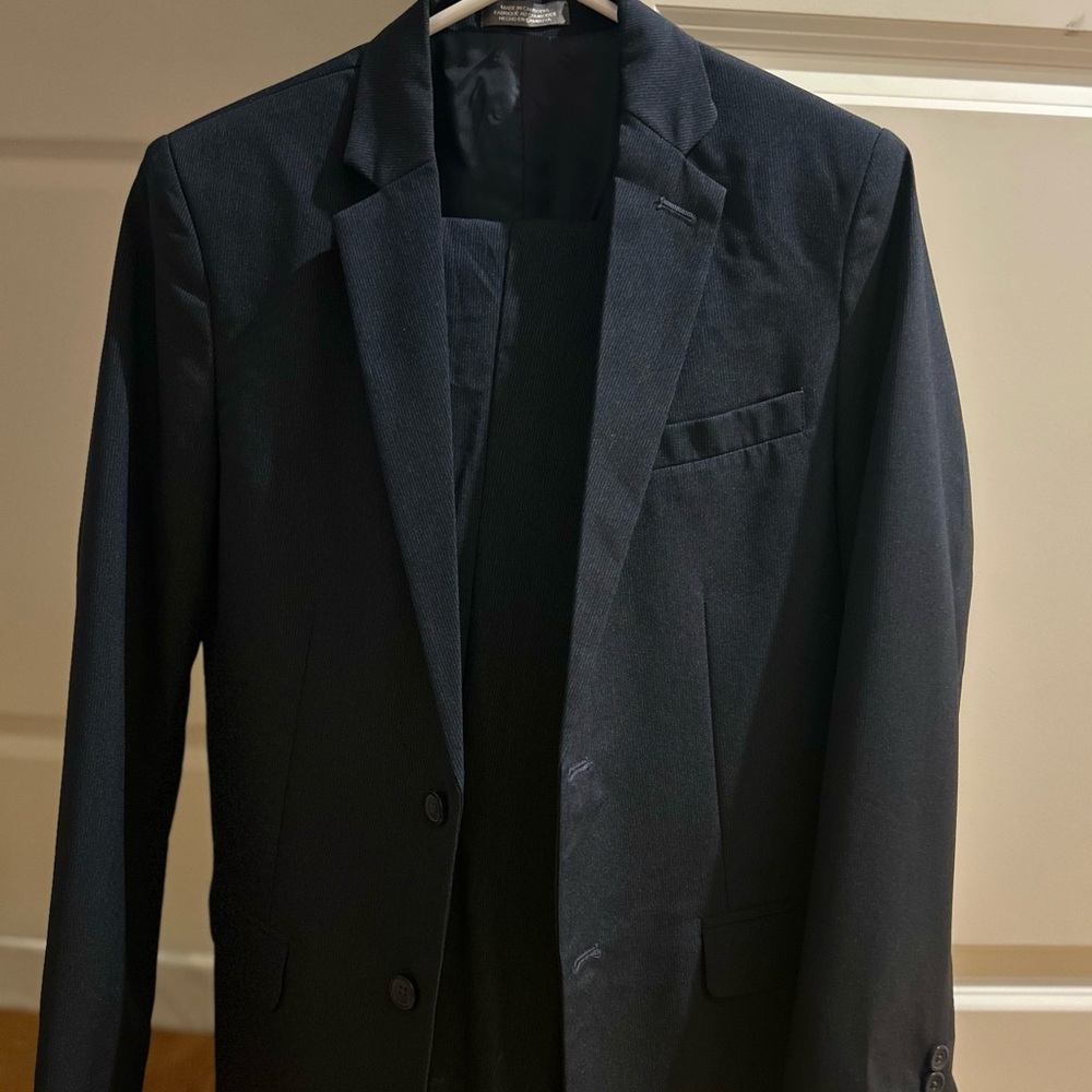 Van Heusen:  Lightweight 2-piece youth suit size 16